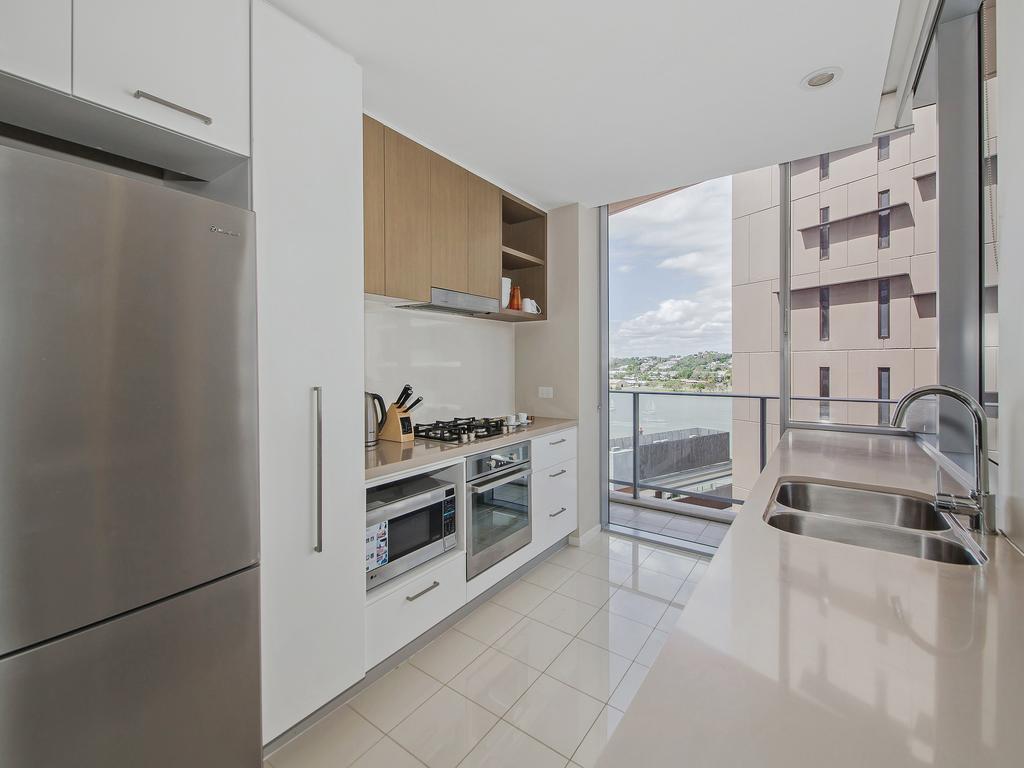 Link Portside Wharf Apartment Hotel Brisbane Bagian luar foto