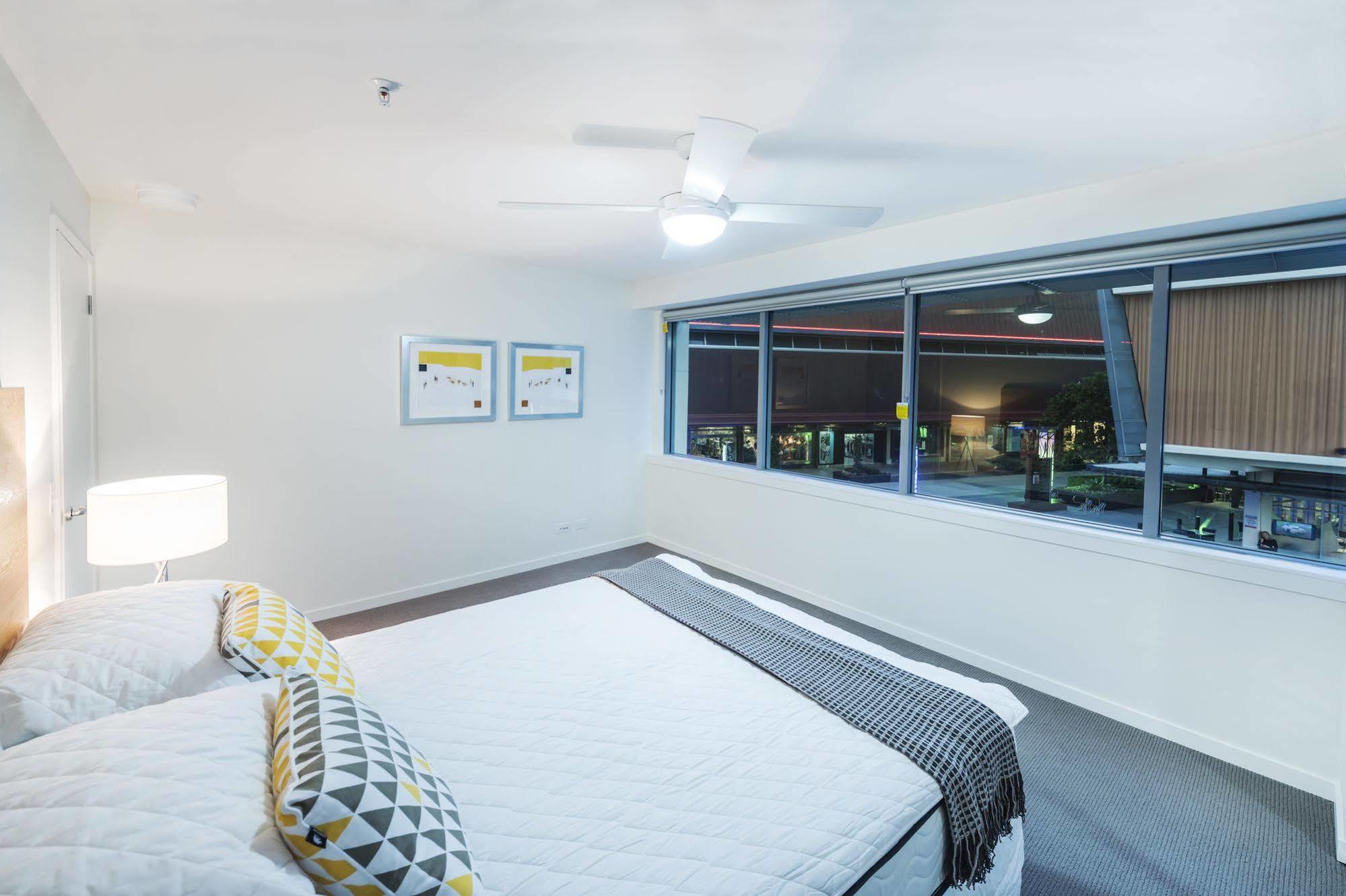 Link Portside Wharf Apartment Hotel Brisbane Bagian luar foto